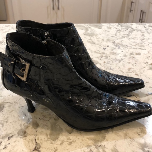 Donald J. Pliner black patent leather booties - Picture 1 of 7